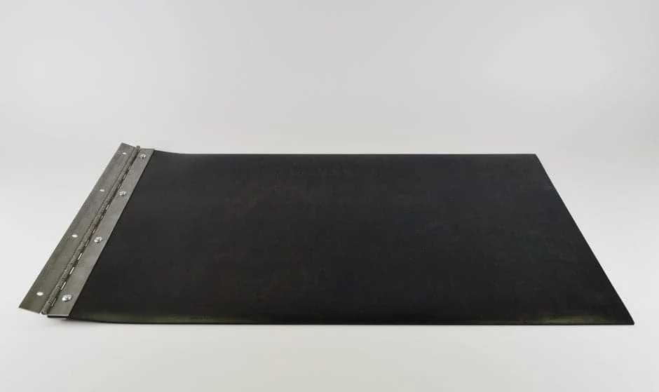 Rubber Baffle with Hinge and Hardware (14”Wx24”L) for 15" x 18" HR232